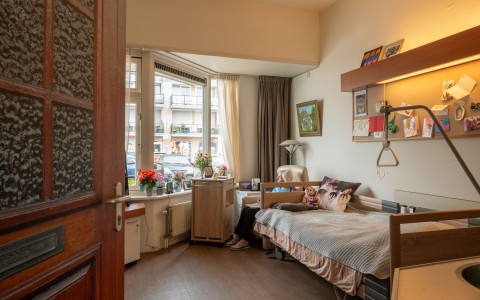 bewoner in haar kamer