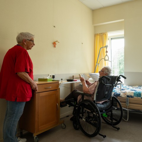bewoner in zijn woning