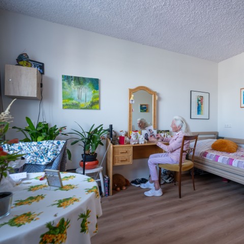 bewoner in haar kamer